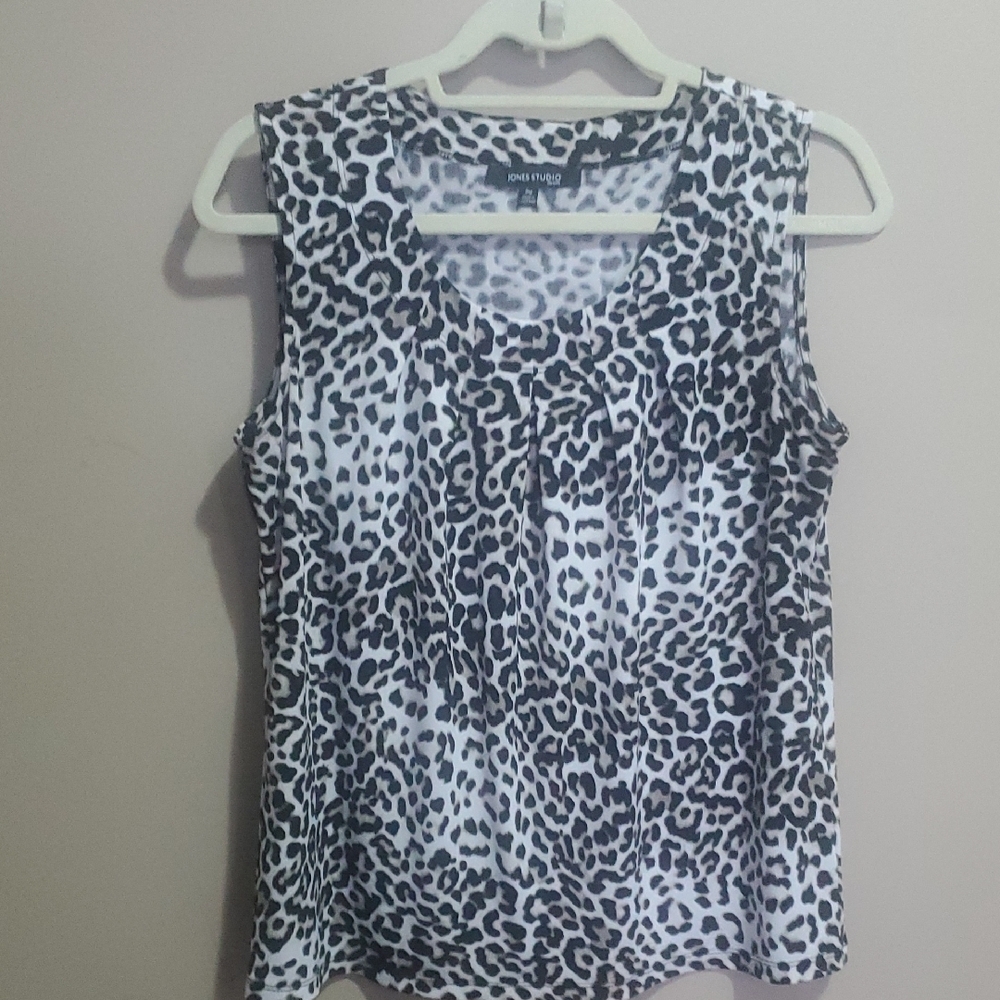 Jones Studio Chic Leopard Print  Sleeveless Top Size Medium Petite